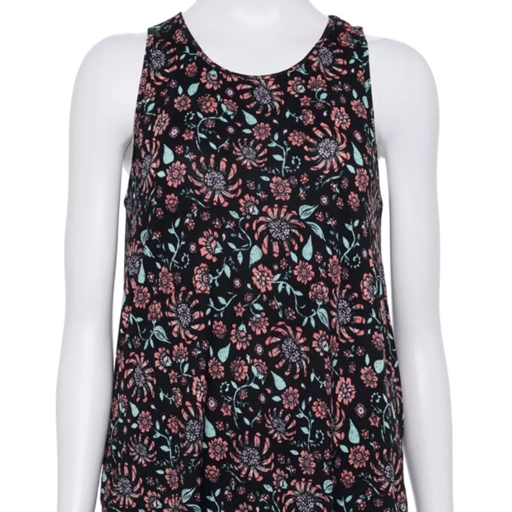 SO FAVORITE TANK high neck tank in black floral.